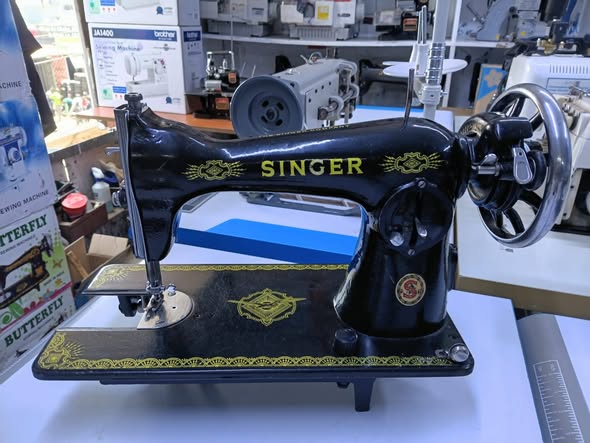 SINGER SEWING MACHINE