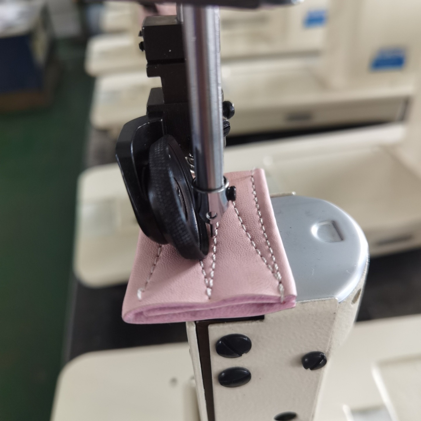 POSTBED SEWING MACHINE